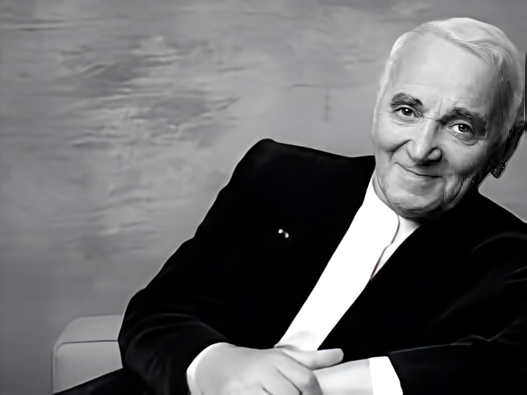 Charles Aznavour aurait eu 100 ans aujourd’hui. “Sa Jeunesse”, l’un de ses plus beaux chefs-d’œuvre.