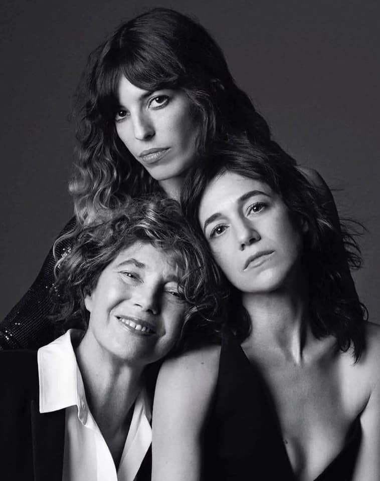 Jane, Lou et Charlotte.