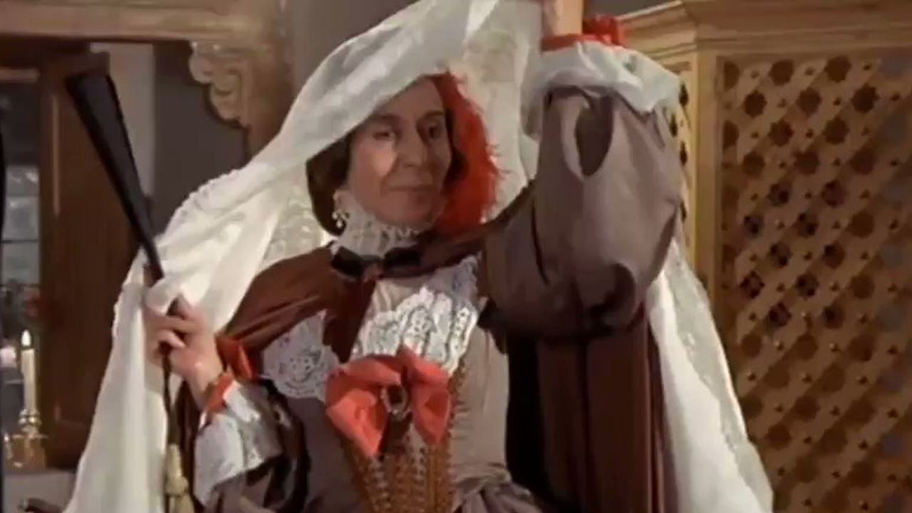 Une scène Culte du cinéma français : Le strip-tease d’Alice Sapritch dans La Folie des Grandeurs