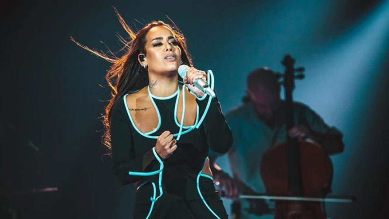Basique le concert : Amel Bent “L’émission me terrorise…vraiment trop bizarre cette panique”