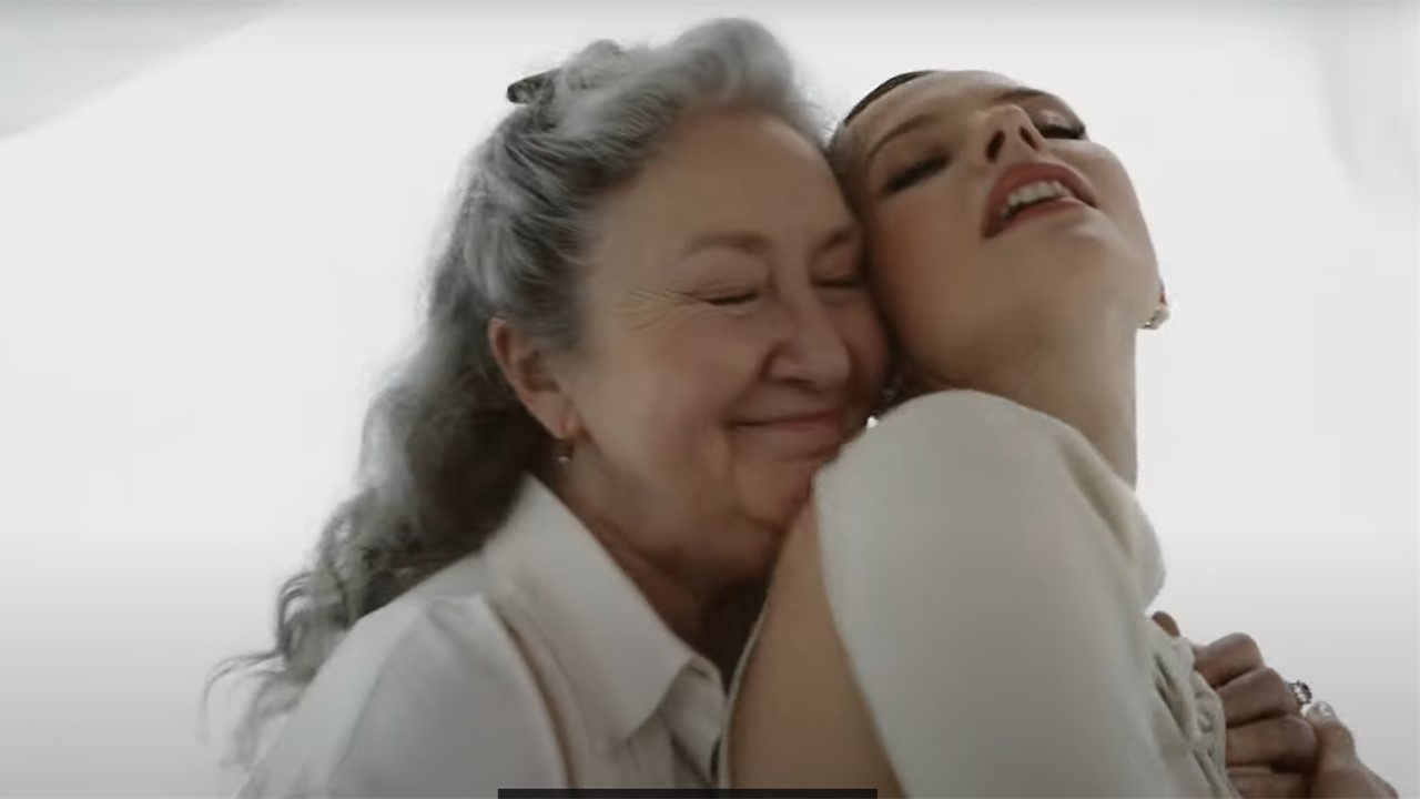 Angèle dévoile son nouveau clip touchant “Le temps fera les choses”