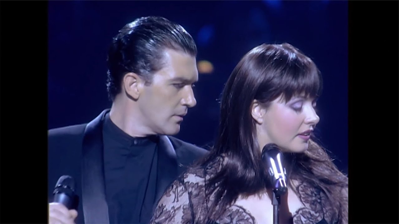 Savez-vous qu’Antonio Banderas chante merveilleusement bien ? Ecoutez-le…