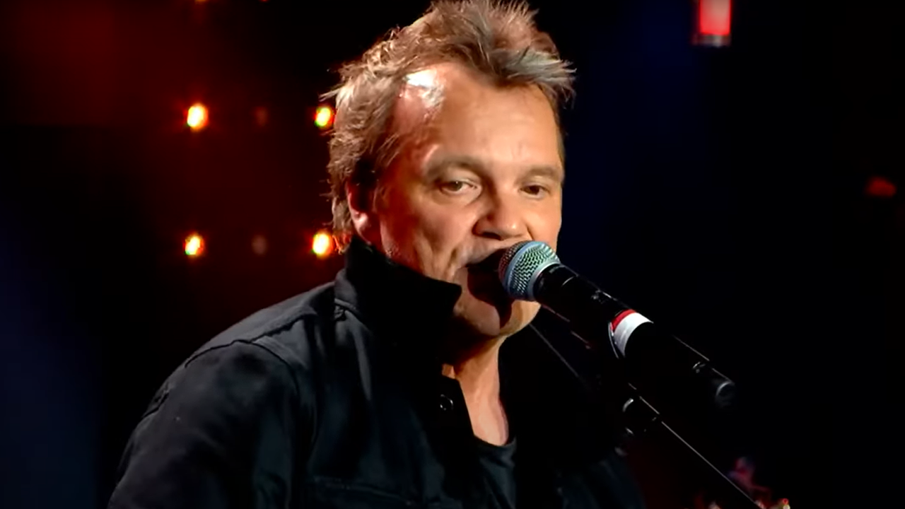 Axel Bauer – L’homme qui court – Extrait de son dernier album “Radio Londres”. Un bijou !