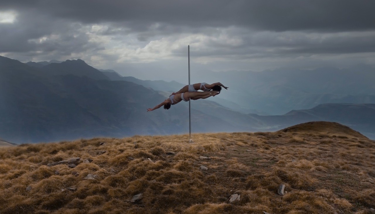 Pole Dance “Axis Mundi” improbable et sublime !