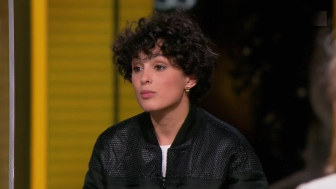 20h30 Le Dimanche : Barbara Pravi chante “Lève toi” un titre fort ! Les paroles…