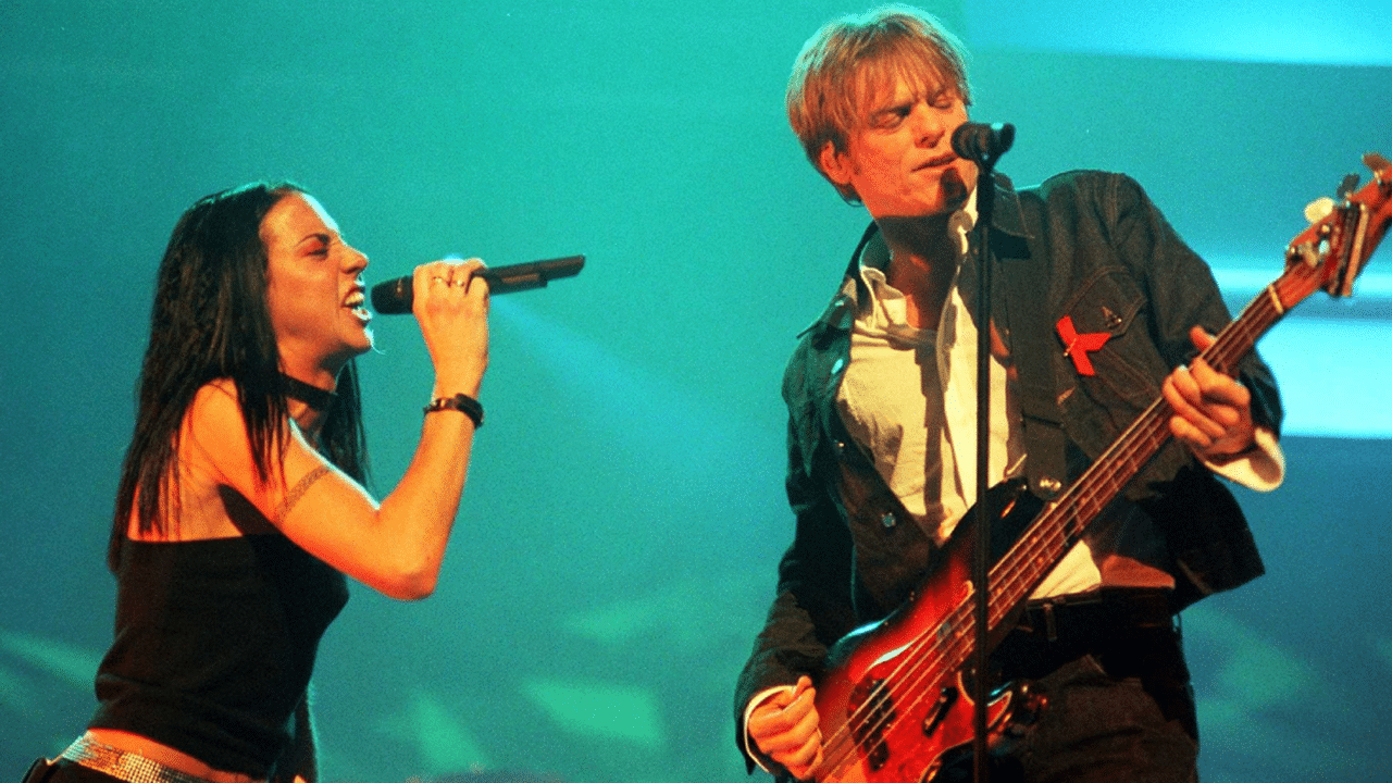 Bryan Adams & Melanie C “When You’re Gone” Live