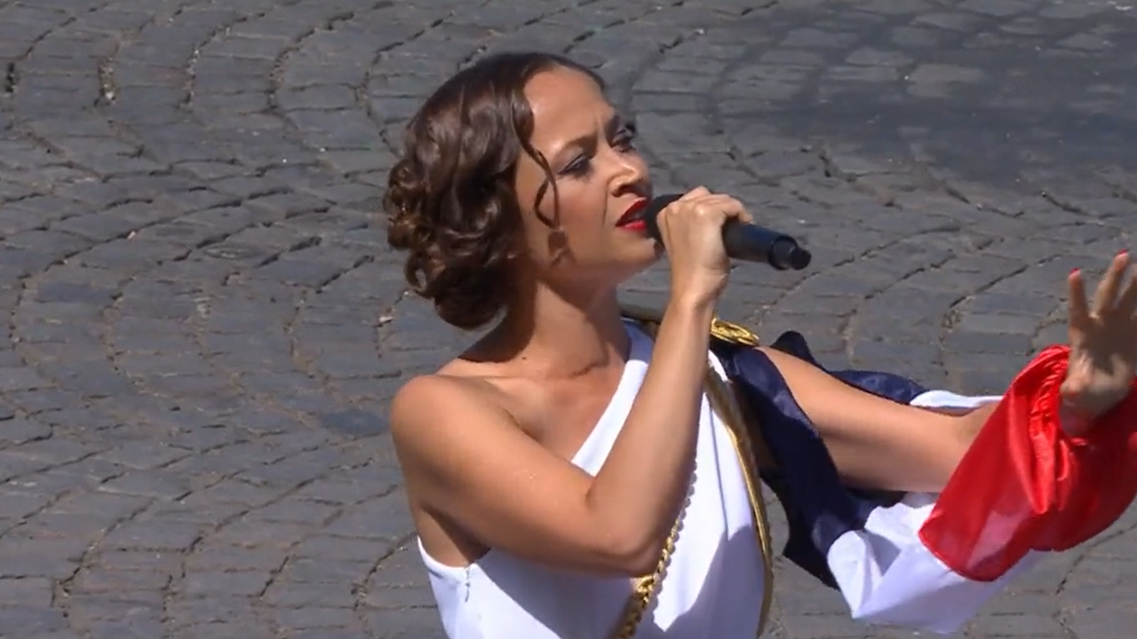 Défilé du 14 juillet : Candice Parise interprète la Marseillaise !