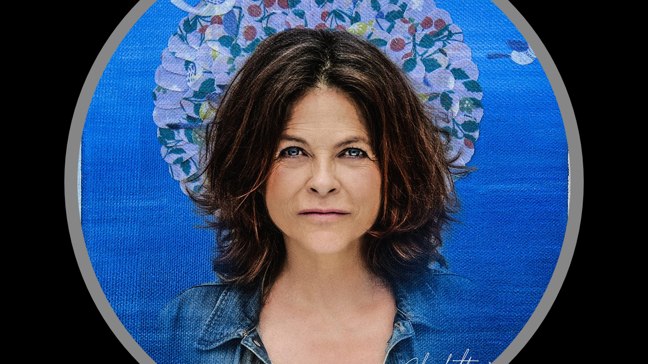 Charlotte Valandrey avait sorti un album. Ecoutez “Plus de temps à perdre”. Des paroles émouvantes…