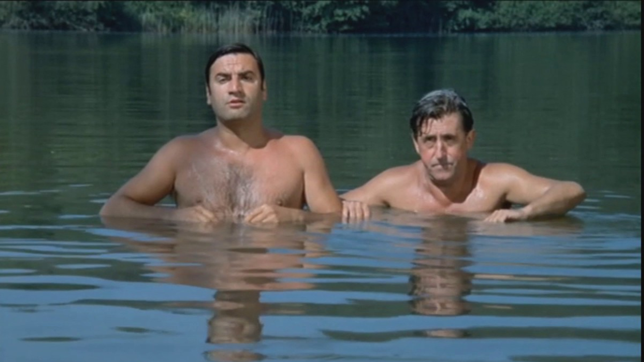 Scène culte : Un p’tit bain pour le chef ! Qu’est-ce que vous nagez bien chef !