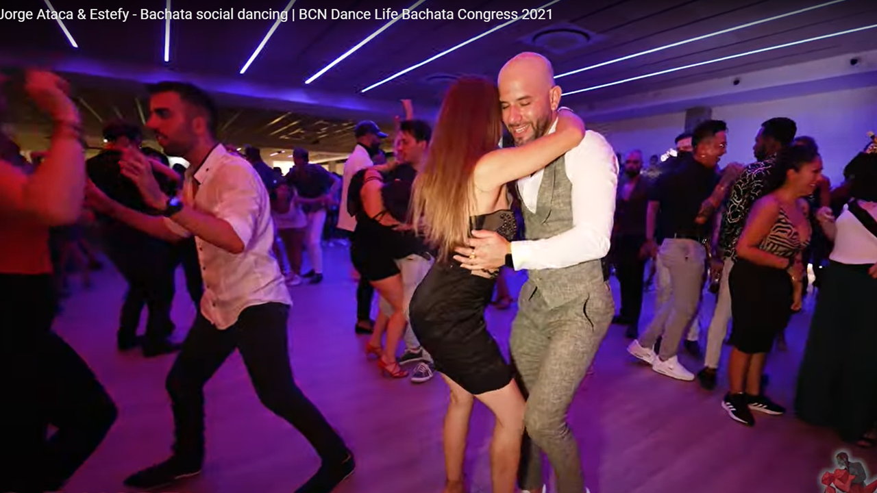 Jorge Ataca & Estefy dansent une Bachata au Congrès BCN Dance Life 2021 (Octobre 2021).