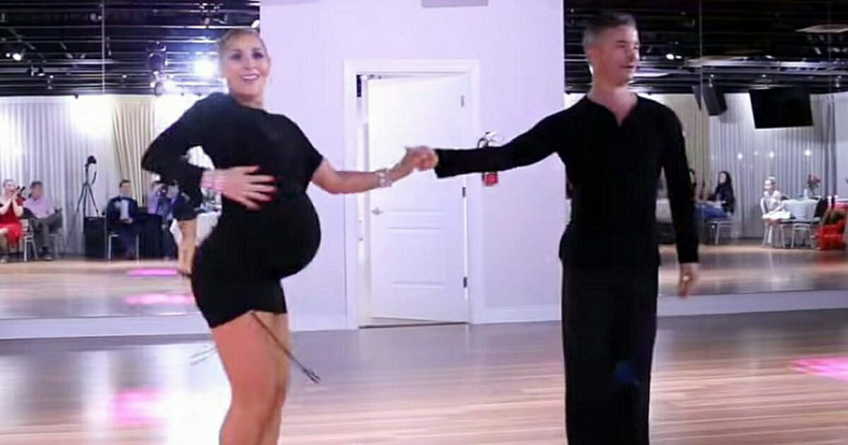 Elle danse une Salsa enceinte de 35 semaines (9ème mois) – Une Salsa sur Despacito