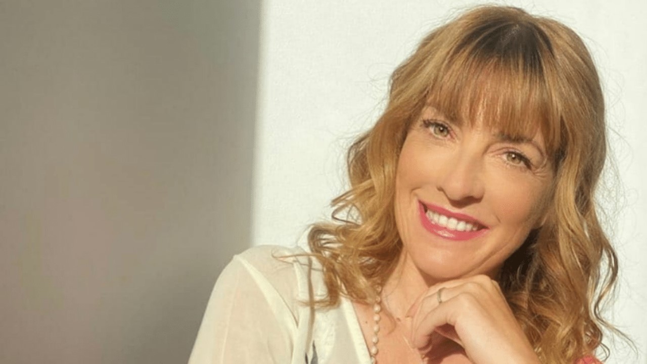Bon anniversaire à Eve Angeli (42 ans). “On m’a fait passer souvent pour plus bête que je suis en réalité” 