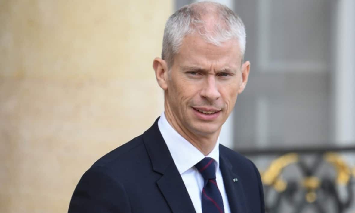 Eurovision: Le refrain en anglais de la chanson de Tom Leeb a “cassé les oreilles” du ministre de la Culture.
