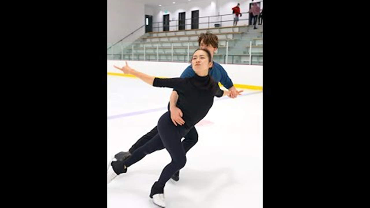 Danse sur glace : Les champions du Japon dansent sur “Le Freak” de CHIC.