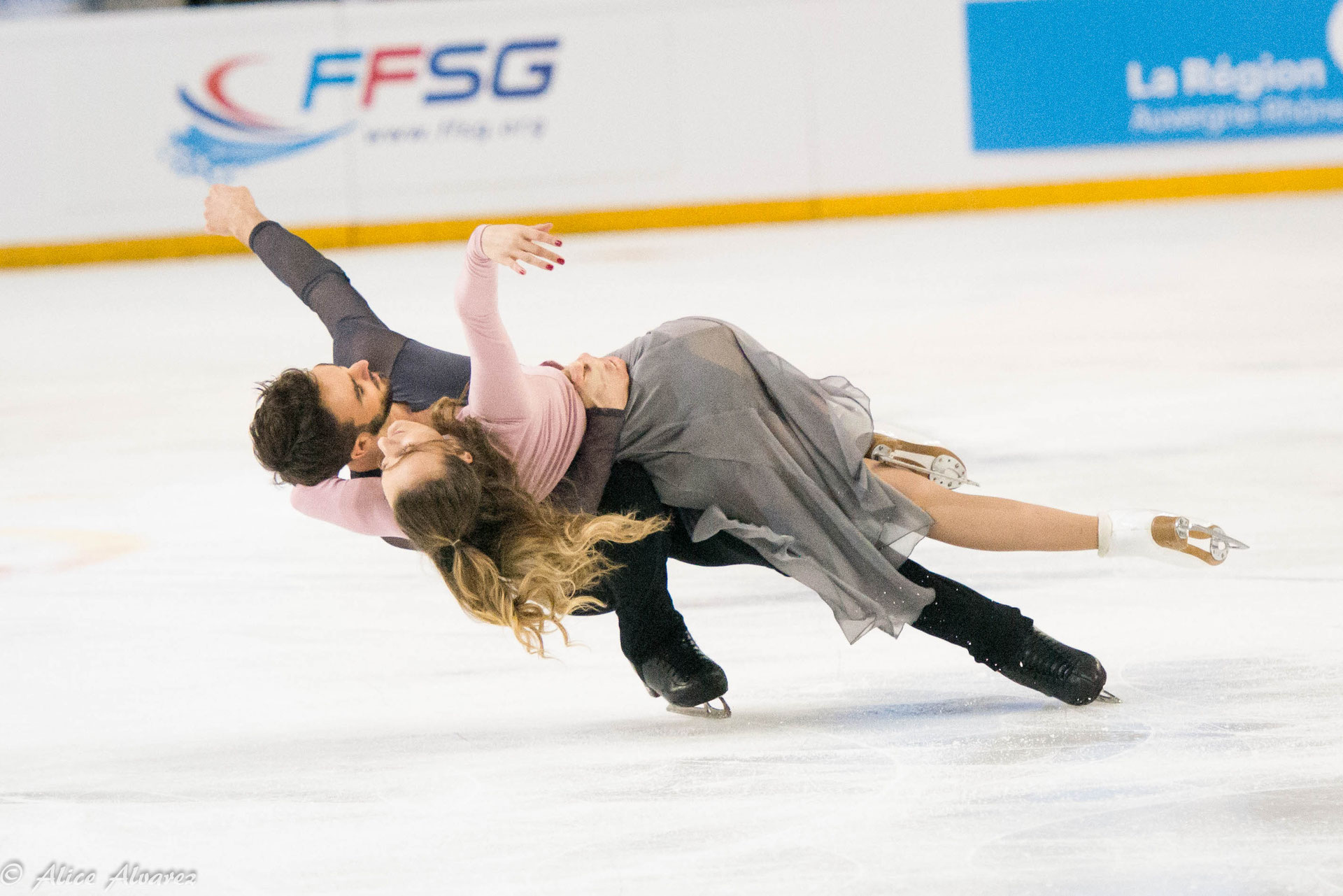 Stayin’ Alive dansé sur la glace.