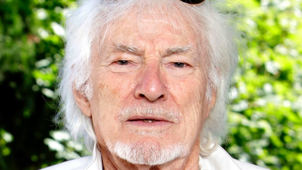 “Adieu Monsieur le professeur” Hugues Aufray réagit à l’assassinat de Dominique Bernard. Ecoutez le