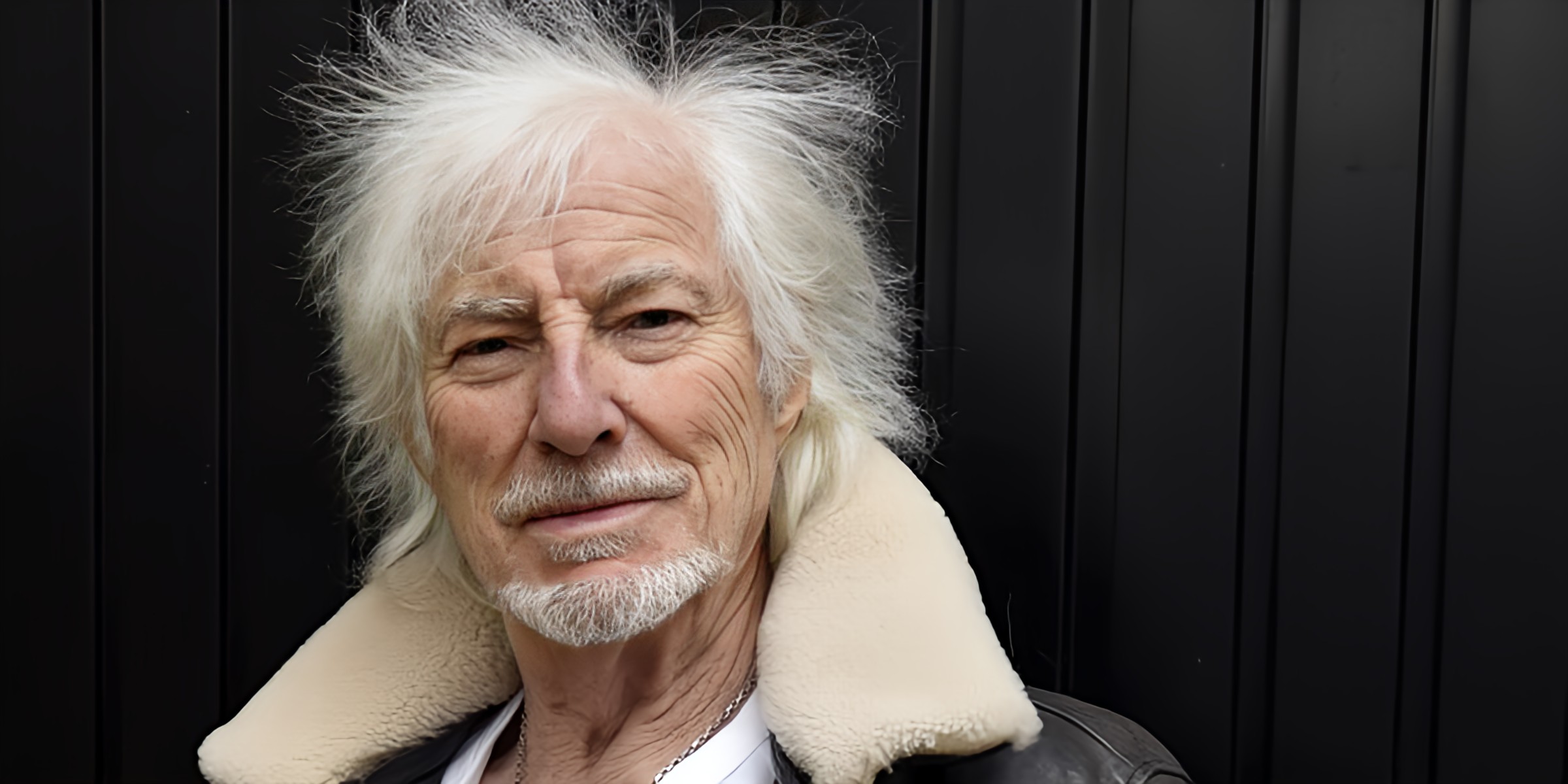 “Je n’ai aucune raison pour arrêter les concerts”. A 94 ans Hugues Aufray triomphe à l’Olympia !