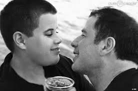 https://static1.purepeople.com/articles/7/41/13/7/@/291405-john-travolta-et-son-fils-jett-950x0-2.jpg