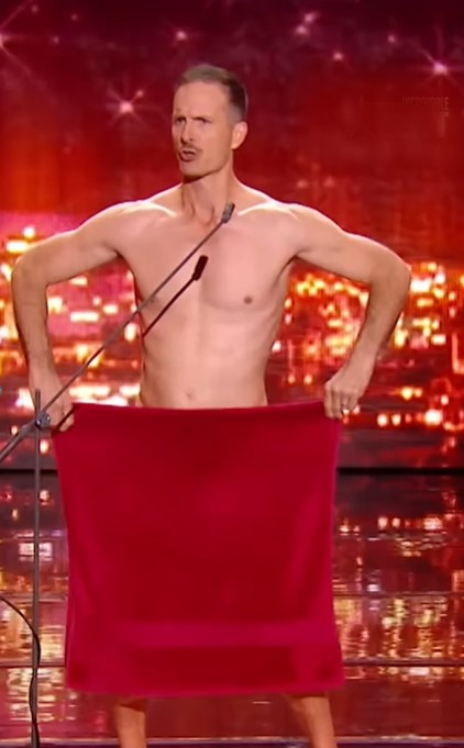“Incroyable Talent” : Le chanteur d’opéra Chippendale !
