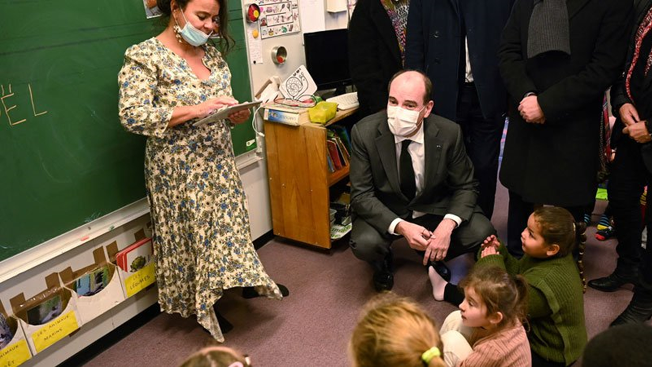 Cet après midi à Marseille : Jean Castex et Jean Michel Blanquer chantent “Vive le vent” avec des enfants