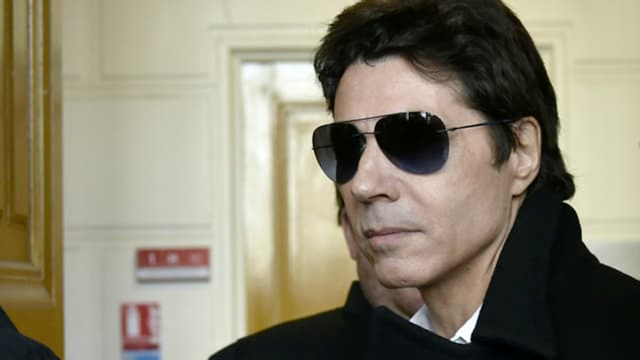 Jean-Luc Lahaye : Sa demande de libération rejetée, il reste en prison !
