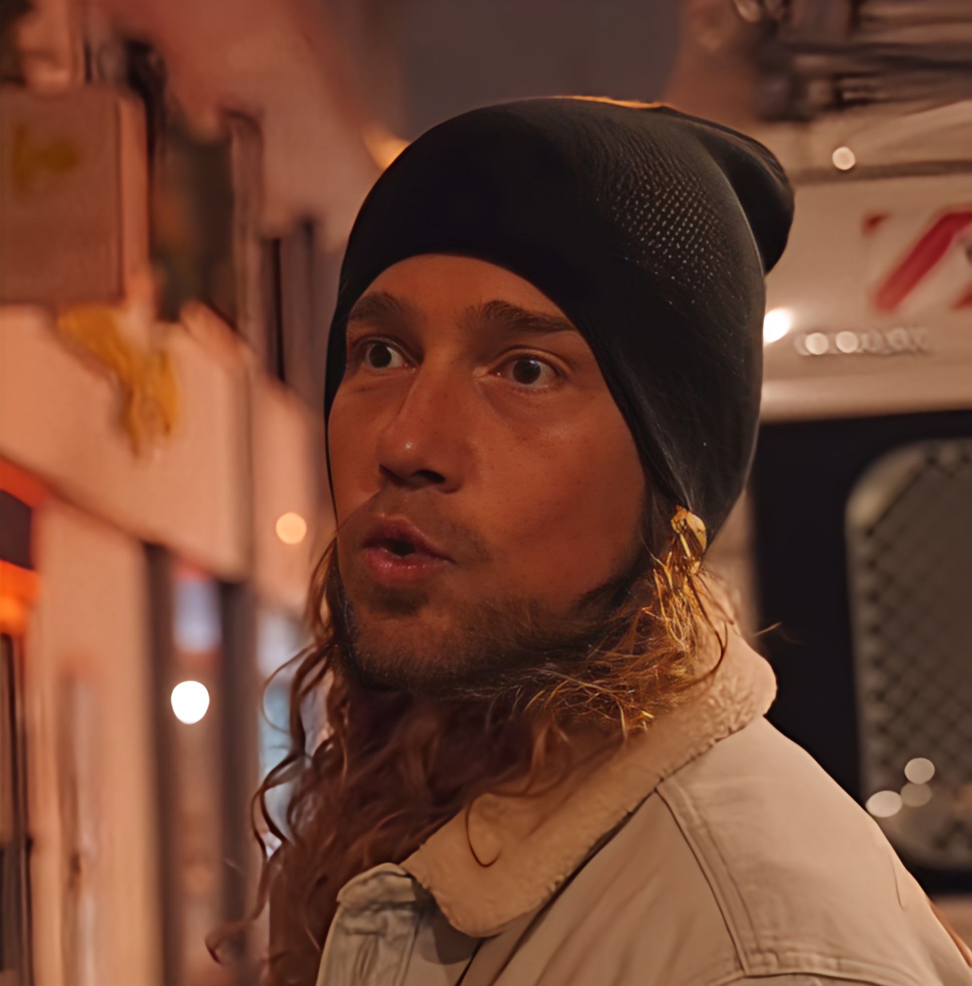Pendant la diffusion de “Panda” Julien Doré est allé sonner chez des inconnus pour savoir s’ils regardaient la série.