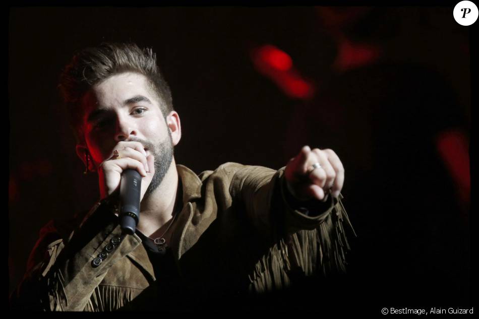 Kendji Girac à nouveau sur scène hier soir au Dôme de Paris. Revivez le Live…
