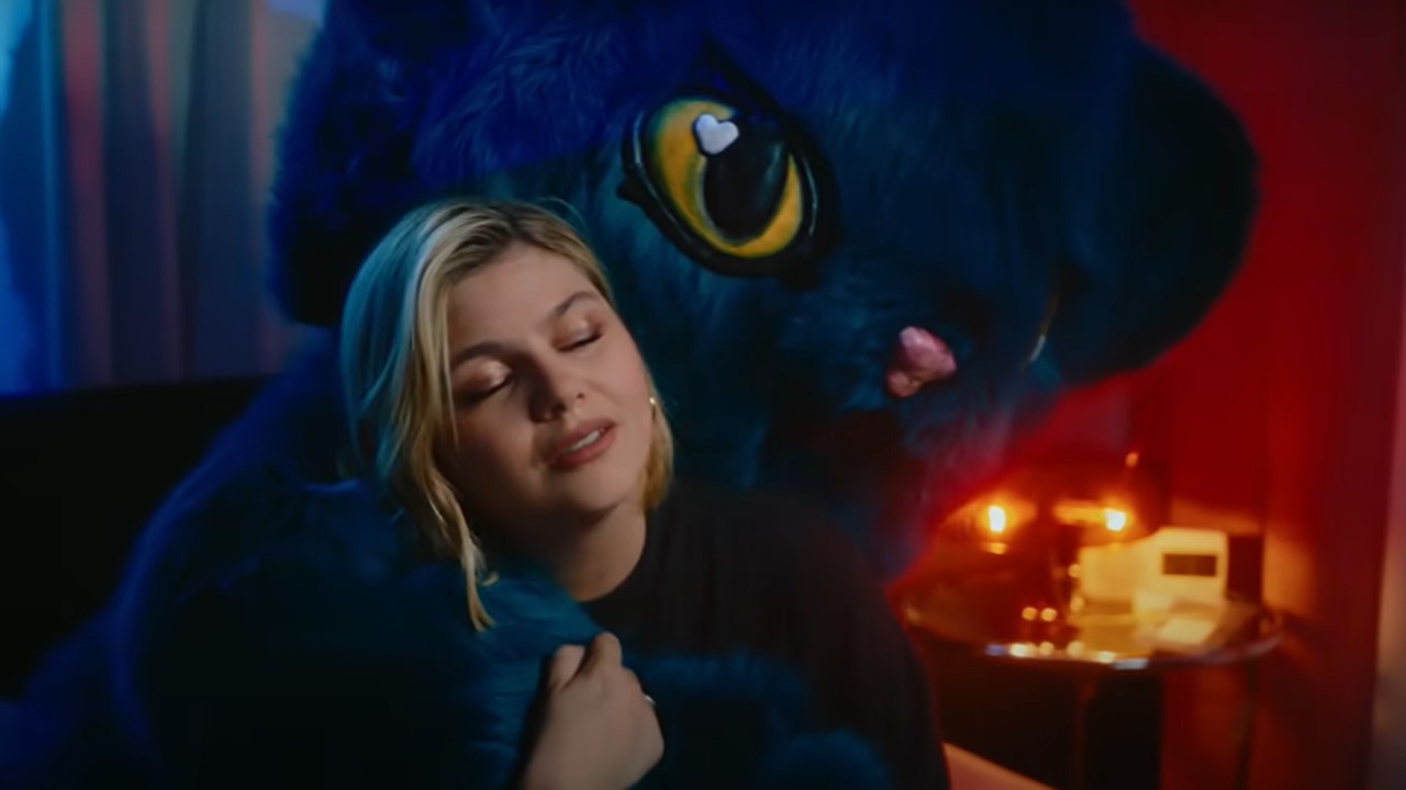 Découvrez le dernier clip de Louane “Pardonne-moi”