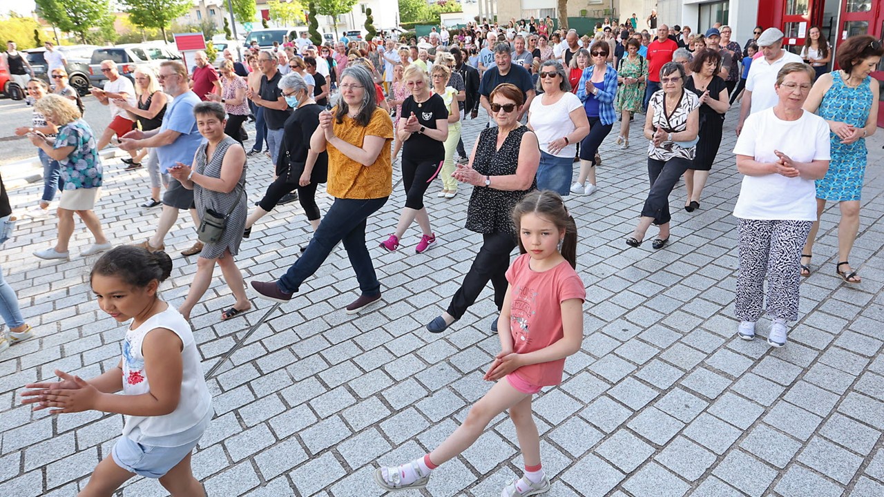Ambiance Madison ! Line Dance intemporelle.