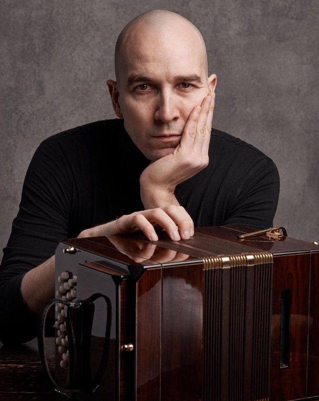 Ecoutez l’interprétation unique de “Libertango” par l’accordéoniste italien Mario Stefano Pietrodarchi