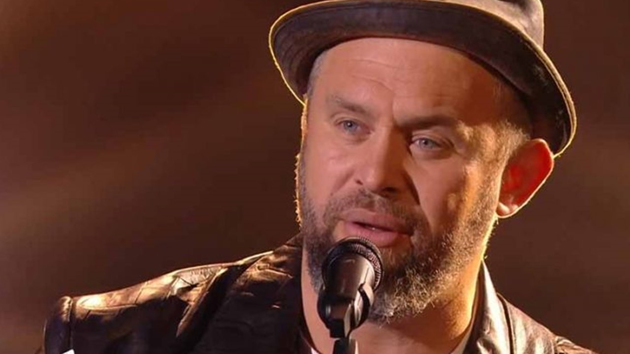 Finaliste de The Voice, Mister Mat reprend “Je l’aime à mourir” de Francis Cabrel.