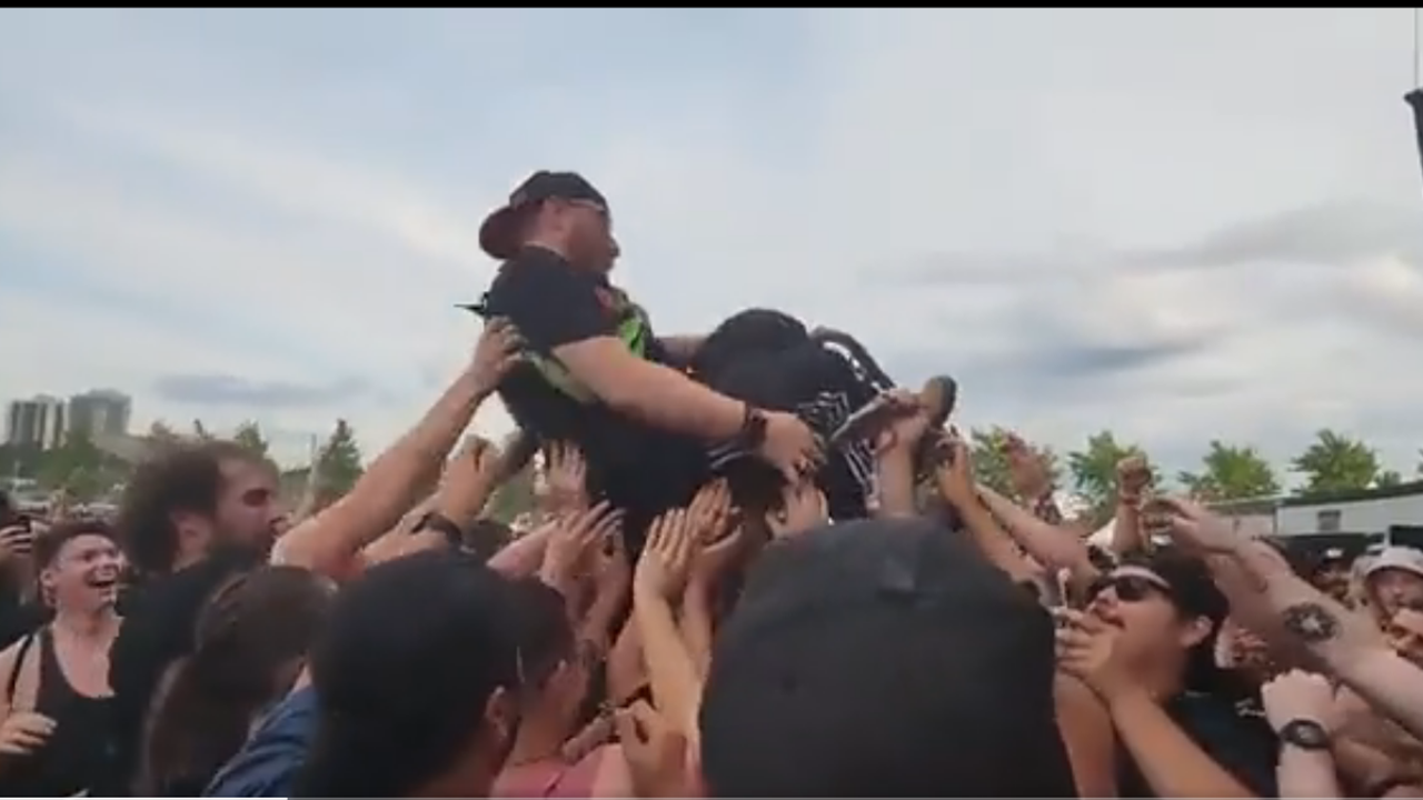 Un beau geste du public au cours d’un concert !