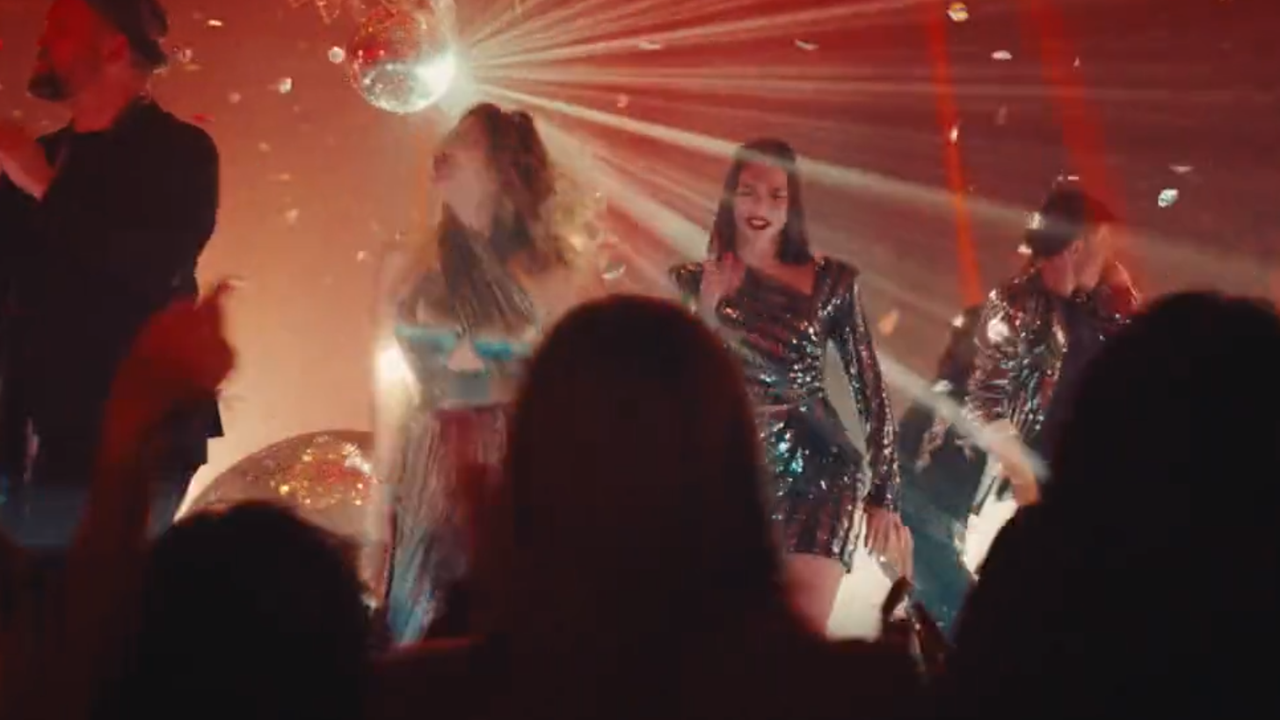Découvrez le clip tourné par les 10 demi-finalistes de The Voice “Le dernier jour du Disco”