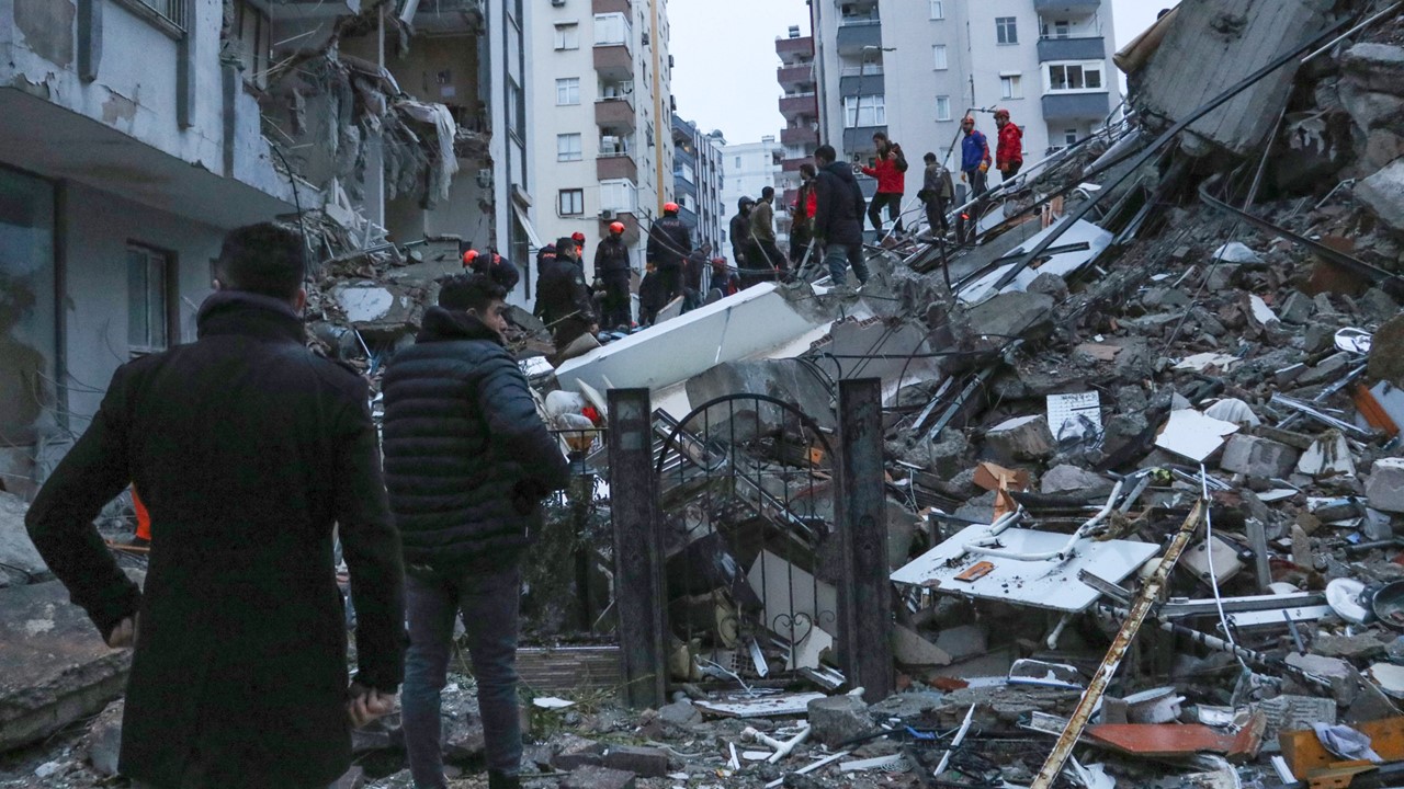 Séisme en Turquie / Syrie : Des images impressionnantes et terrifiantes !