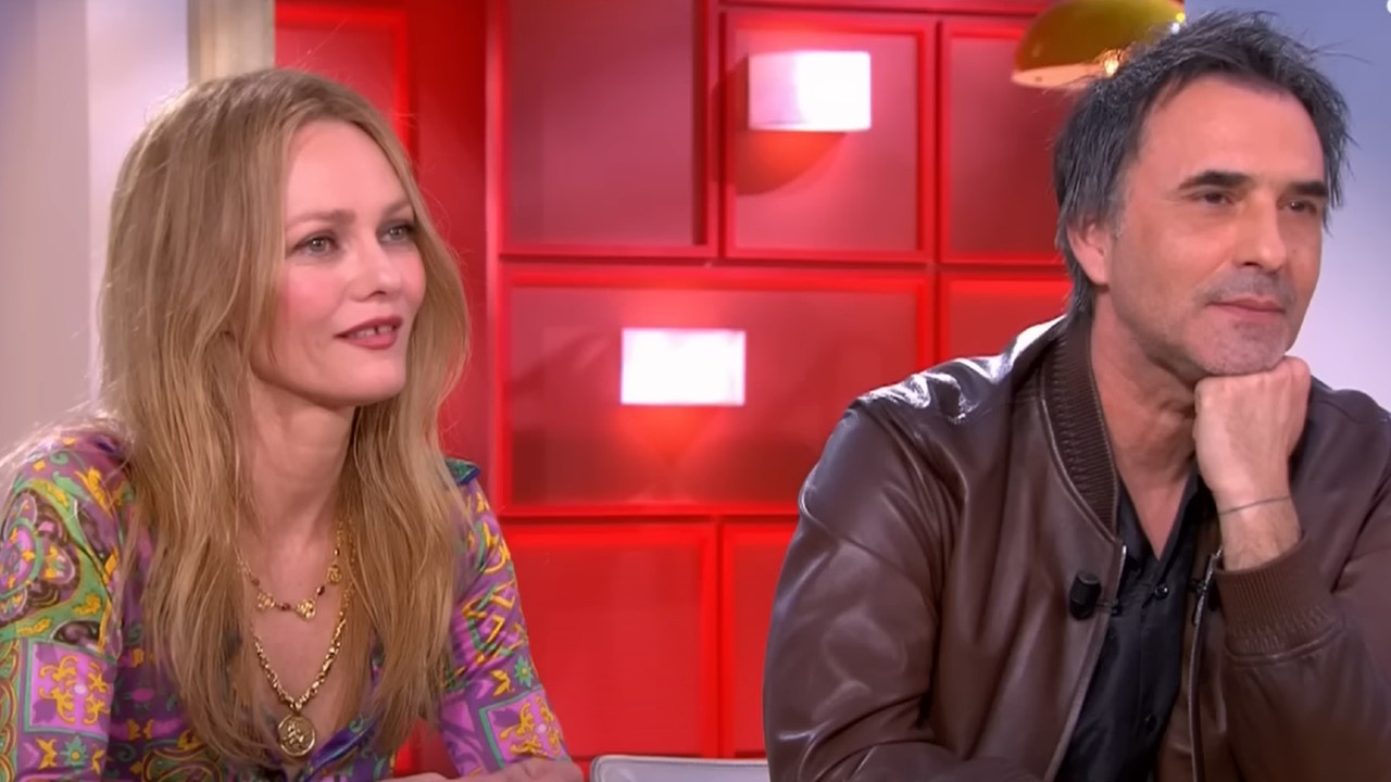 Vanessa Paradis à “C à Vous”: Une interview surréaliste d’elle à 18 ans au journal de TF1.