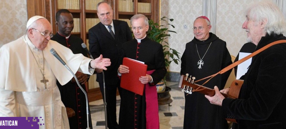 Ce 15 février, Hugues Aufray a été reçu par le Pape François. Il a interprété « Le Petit Âne Gris » !