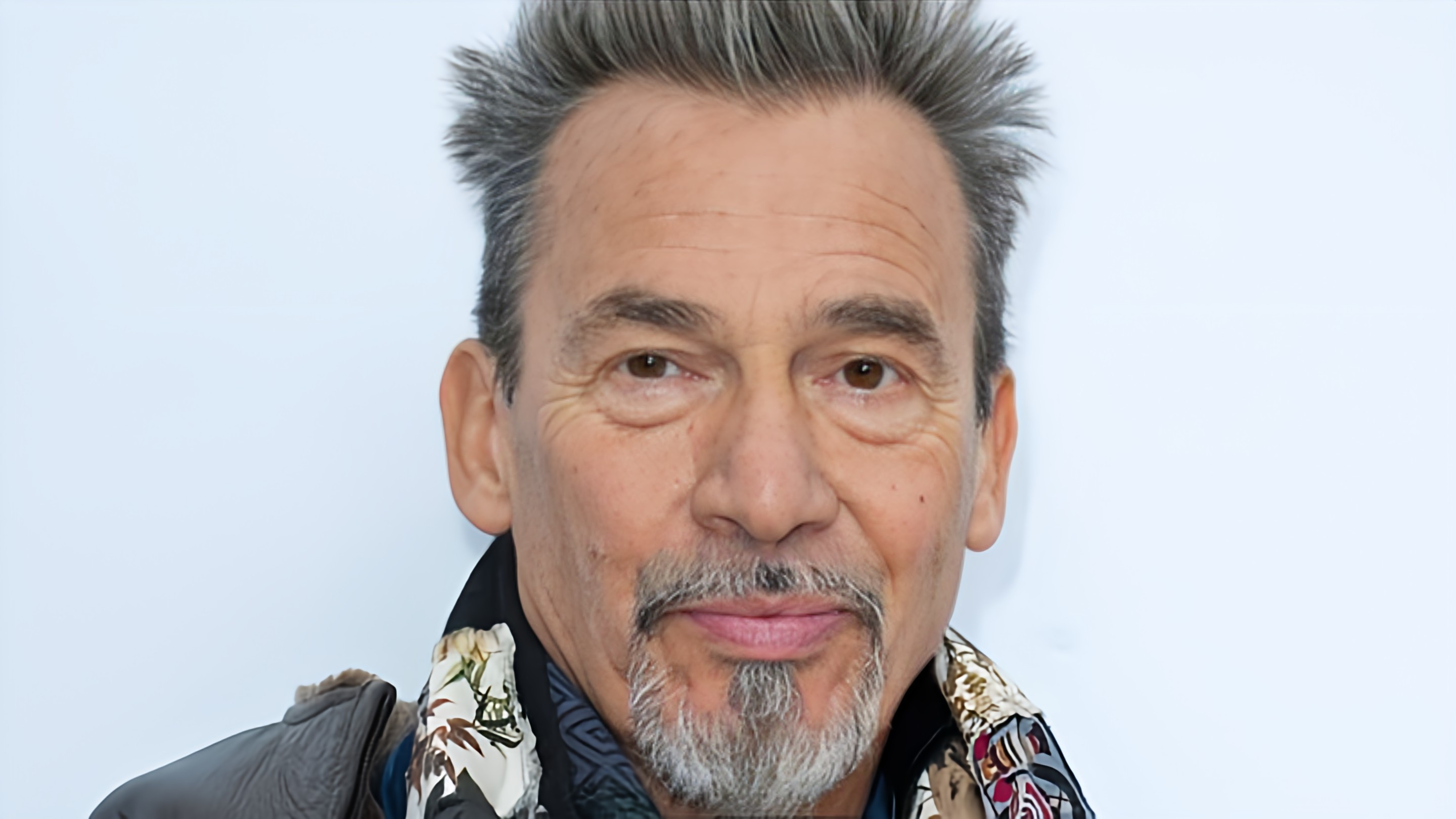 Florent Pagny chantera bénévolement jeudi 30 mai à la salle Pleyel pour les orphelins de guerre. Il a fait le voyage spécialement pour cette soirée depuis la Patagonie.