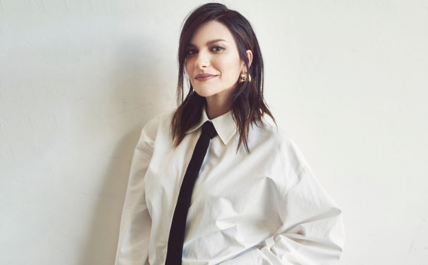 Bon anniversaire à Laura Pausini (50 ans). “La Solitudine” l’a propulsée sur les scènes du monde entier.