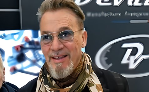 Toutes les photos de Florent Pagny, parrain du Salon Prestige auto ce week-end à Beaune.
