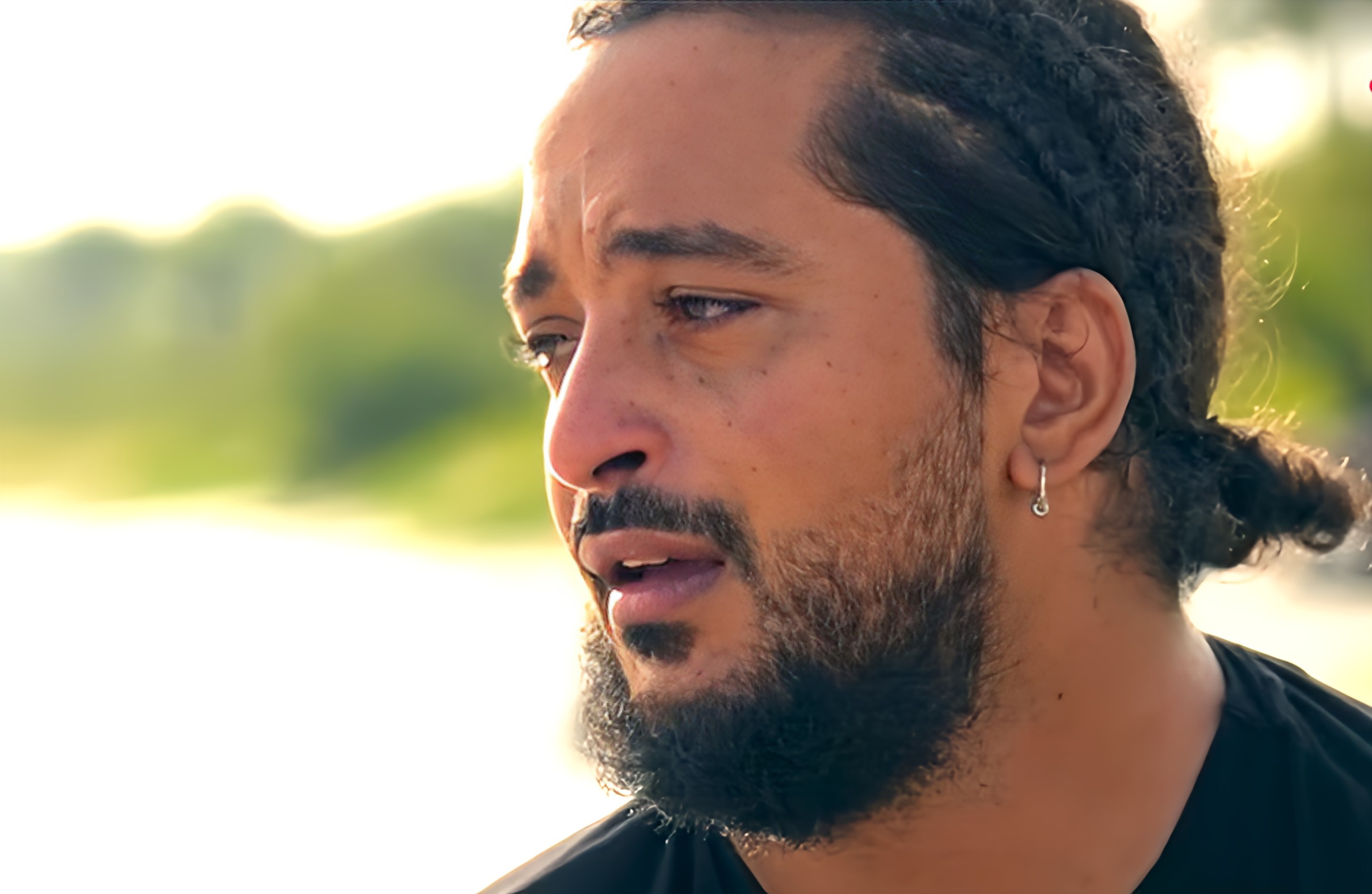 Slimane, en sanglots, émeut les internautes. Ses quelques mots touchants remplis de larmes nous envoient un vrai message d’humanisme !