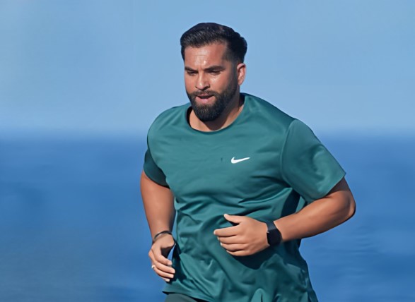 Kendji Girac s’entraîne dur pour revenir en pleine forme. Il prévoie sortir un nouveau single en septembre puis un album !