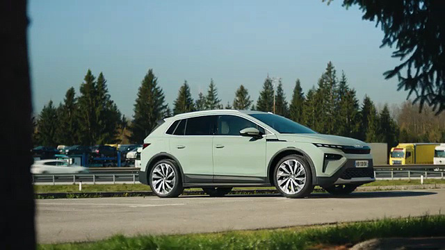 Musique de Pub Skoda Automobile – L’aventure c’est l’aventure – Johnny Hallyday
