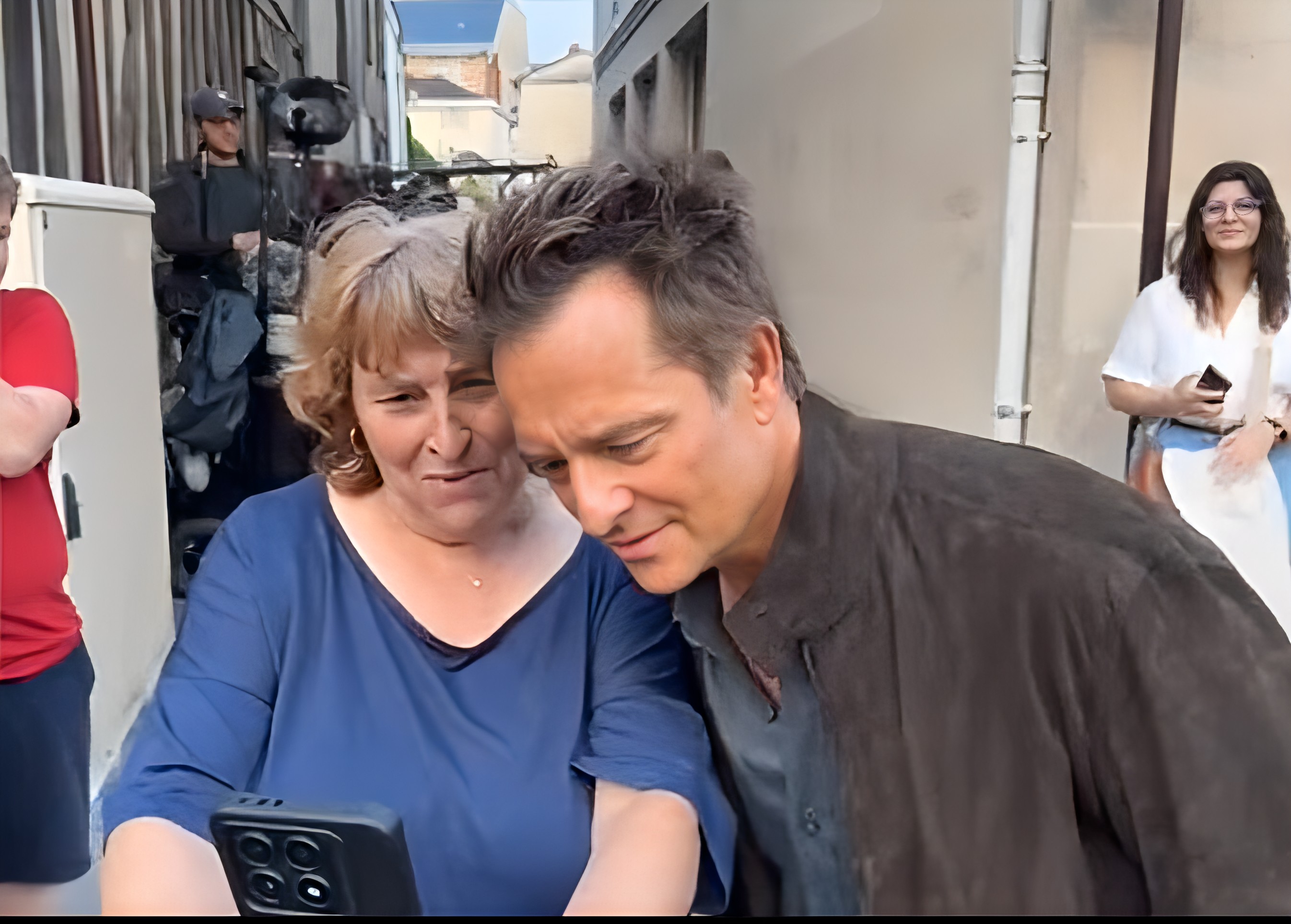 David Hallyday toujours aussi sympa, discute et pose pour les passants à Châlons-en-Champagne…