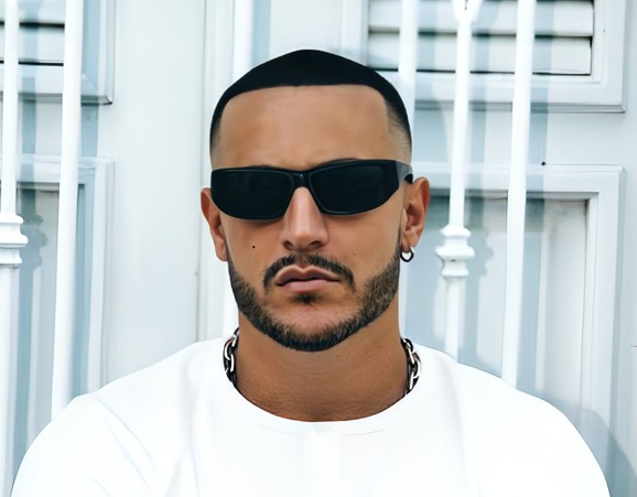 Bon anniversaire à DJ SNAKE né le 13 juin 1986 à Paris. Vidéo Live ultra Miami Main Stage 2026…