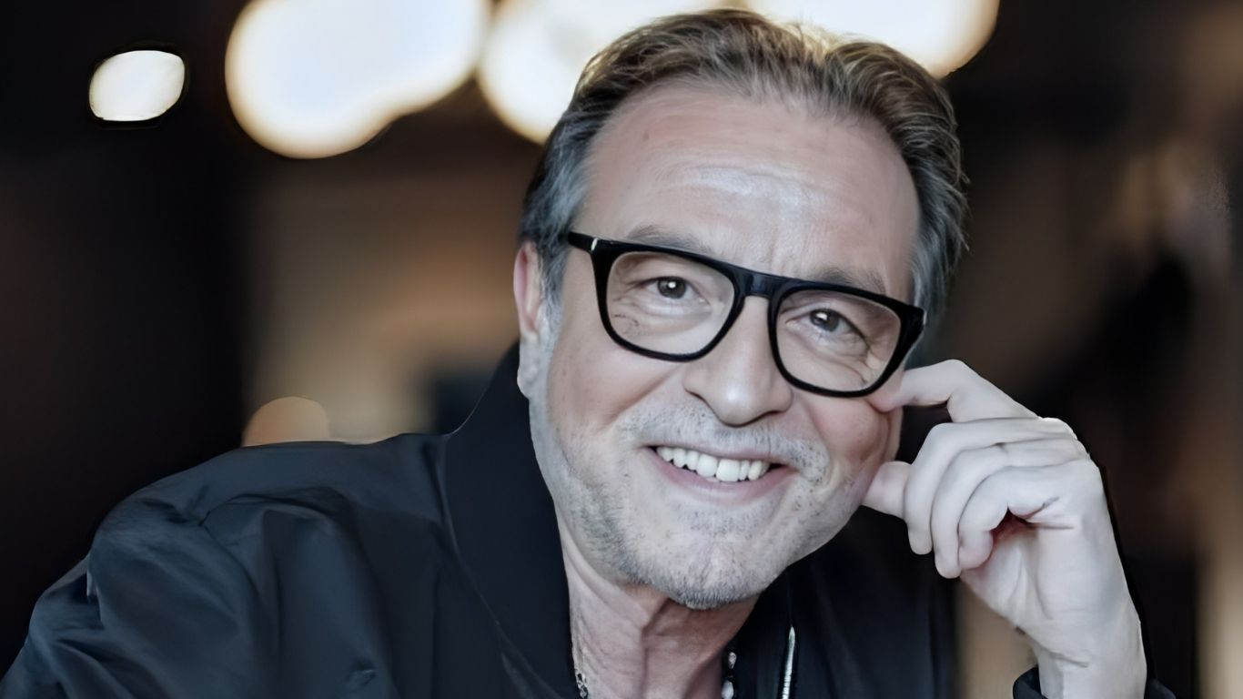 Bon anniversaire à Felix Gray né le 28 juin 1958 à Tunis. Il a marqué les années 80 avec son tube “La gitane”.